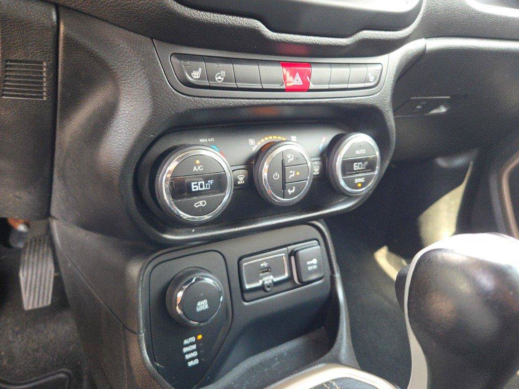 Used 2017 Jeep Renegade Limited AWD/4WD image 23