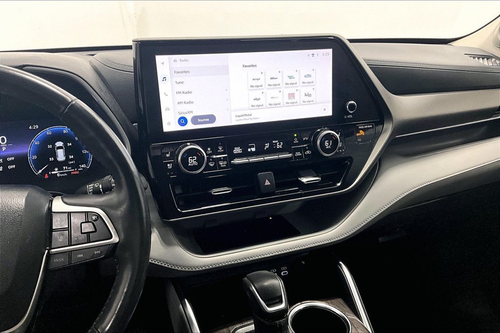 Used 2023 Toyota Highlander Limited FWD image 7