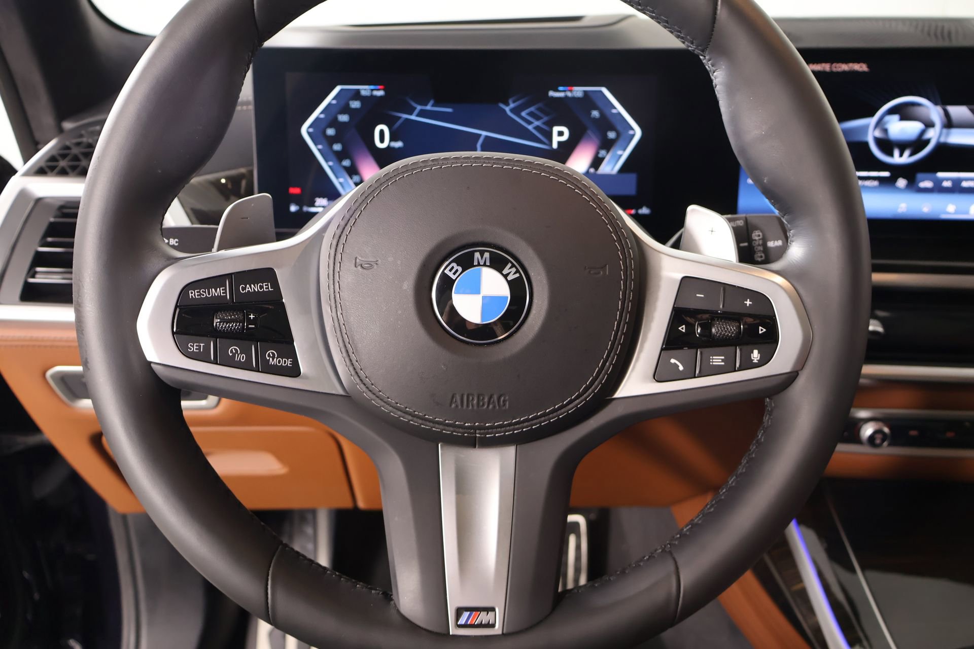 Used 2024 BMW X7 xDrive40i w/ M Sport Package AWD/4WD image 3
