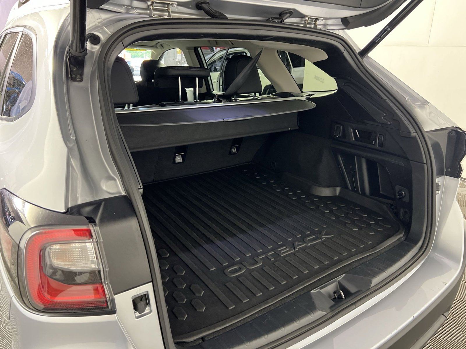 Used 2025 Subaru Outback Onyx Edition AWD/4WD image 27