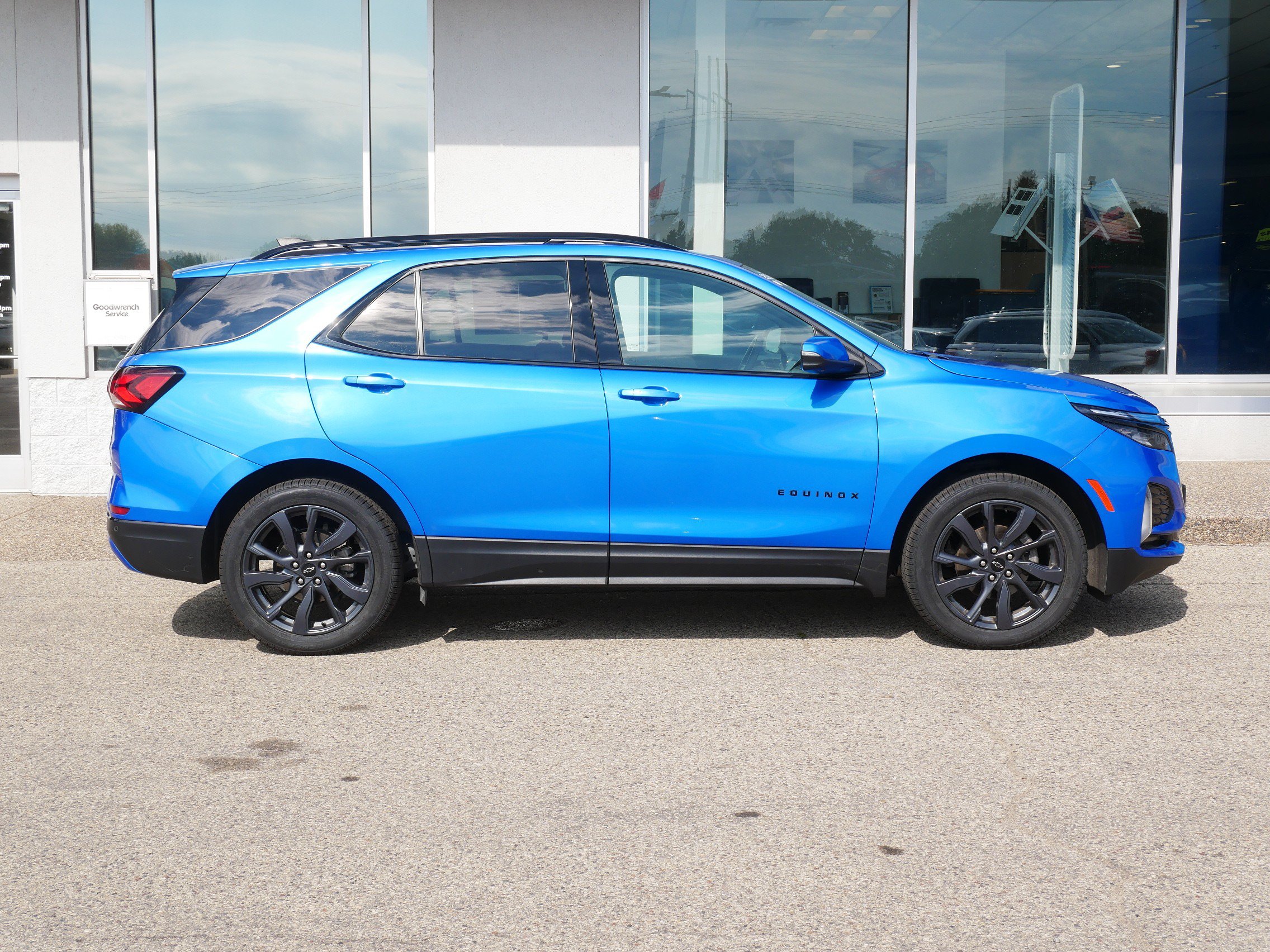 Certified 2024 Chevrolet Equinox RS w/ RS Leather Package AWD/4WD image 2