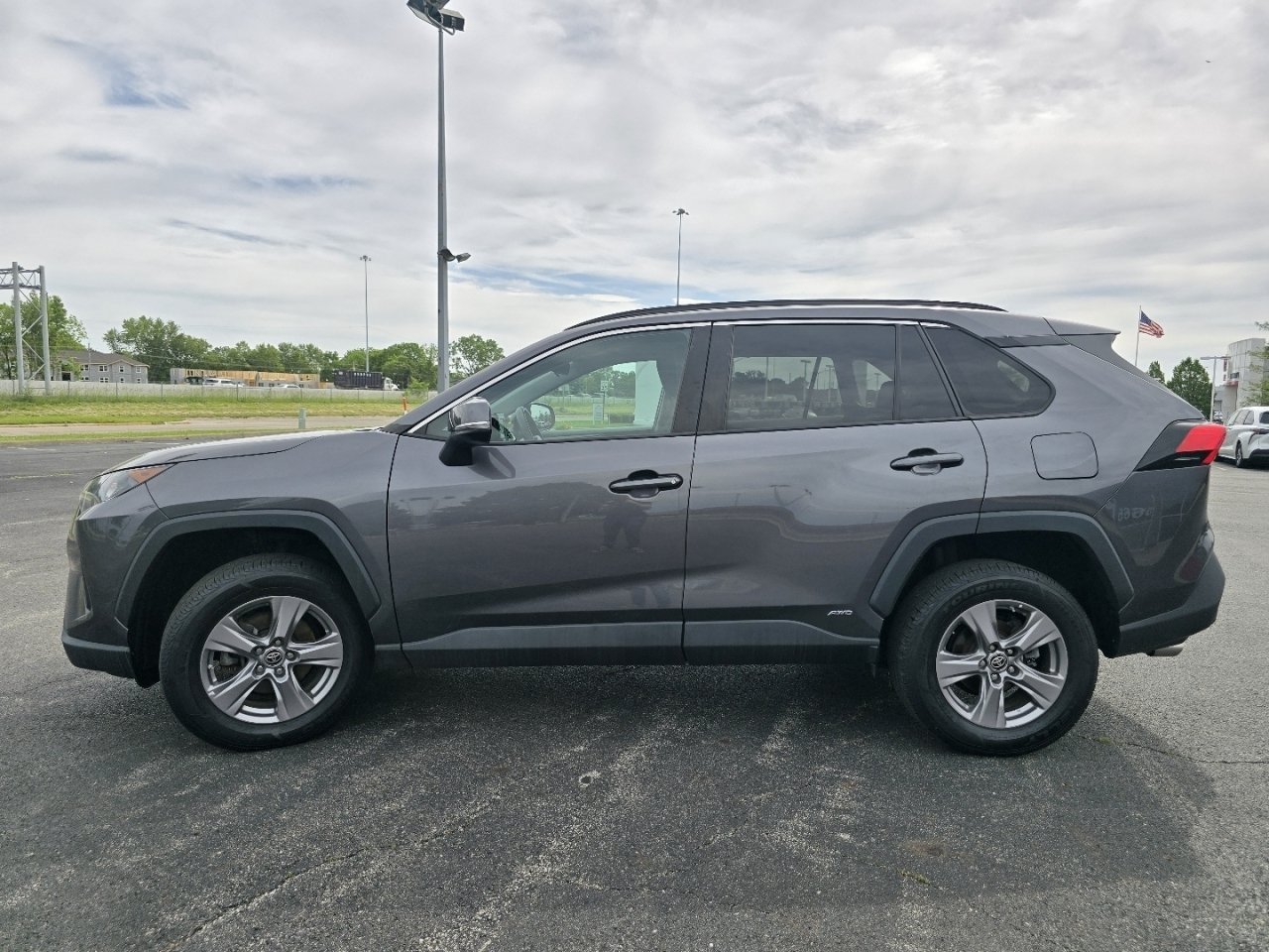 Certified 2022 Toyota RAV4 LE AWD/4WD image 11