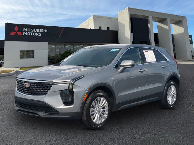 Used 2024 Cadillac XT4 Luxury w/ Cold Weather Package FWD image 1
