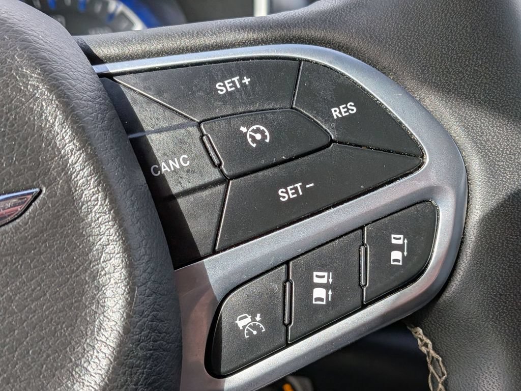 Used 2025 Chrysler Pacifica Select FWD image 21