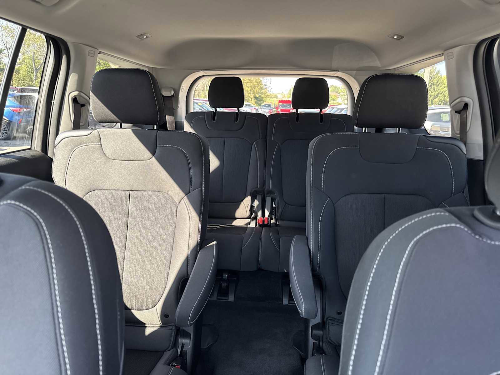 Used 2022 Jeep Grand Cherokee L Laredo w/ Luxury Tech Group I image 21