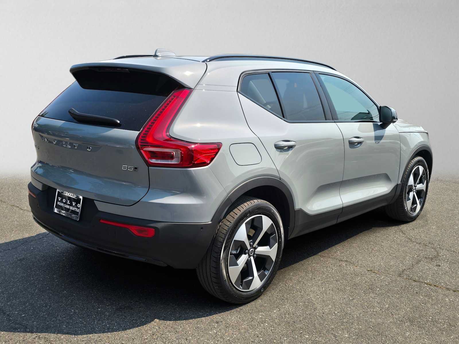 New 2026 Volvo XC40 B5 Plus w/ Protection Package Premier AWD/4WD image 3