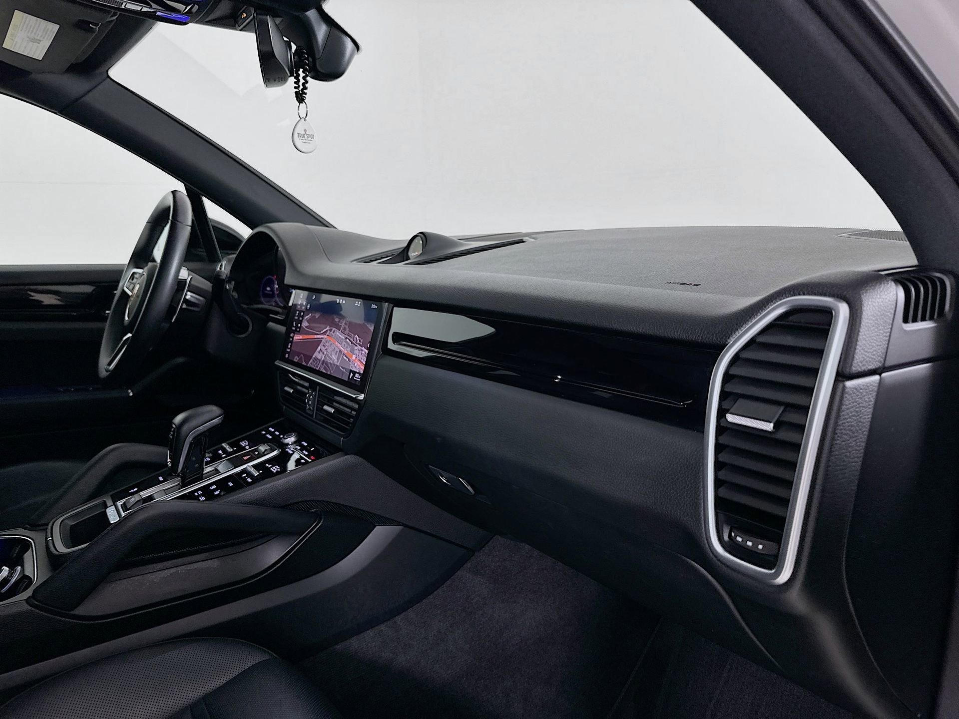 Used 2021 Porsche Cayenne AWD/4WD image 32