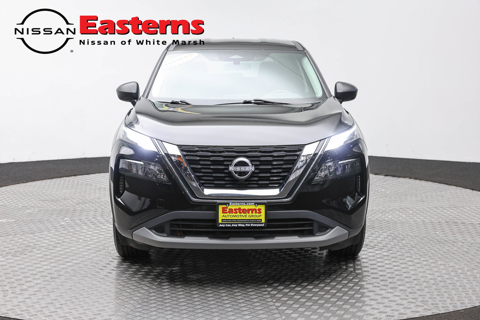Used 2023 Nissan Rogue S AWD/4WD image 2