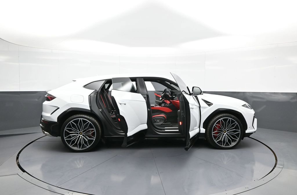Used 2025 Lamborghini Urus SE AWD/4WD image 47