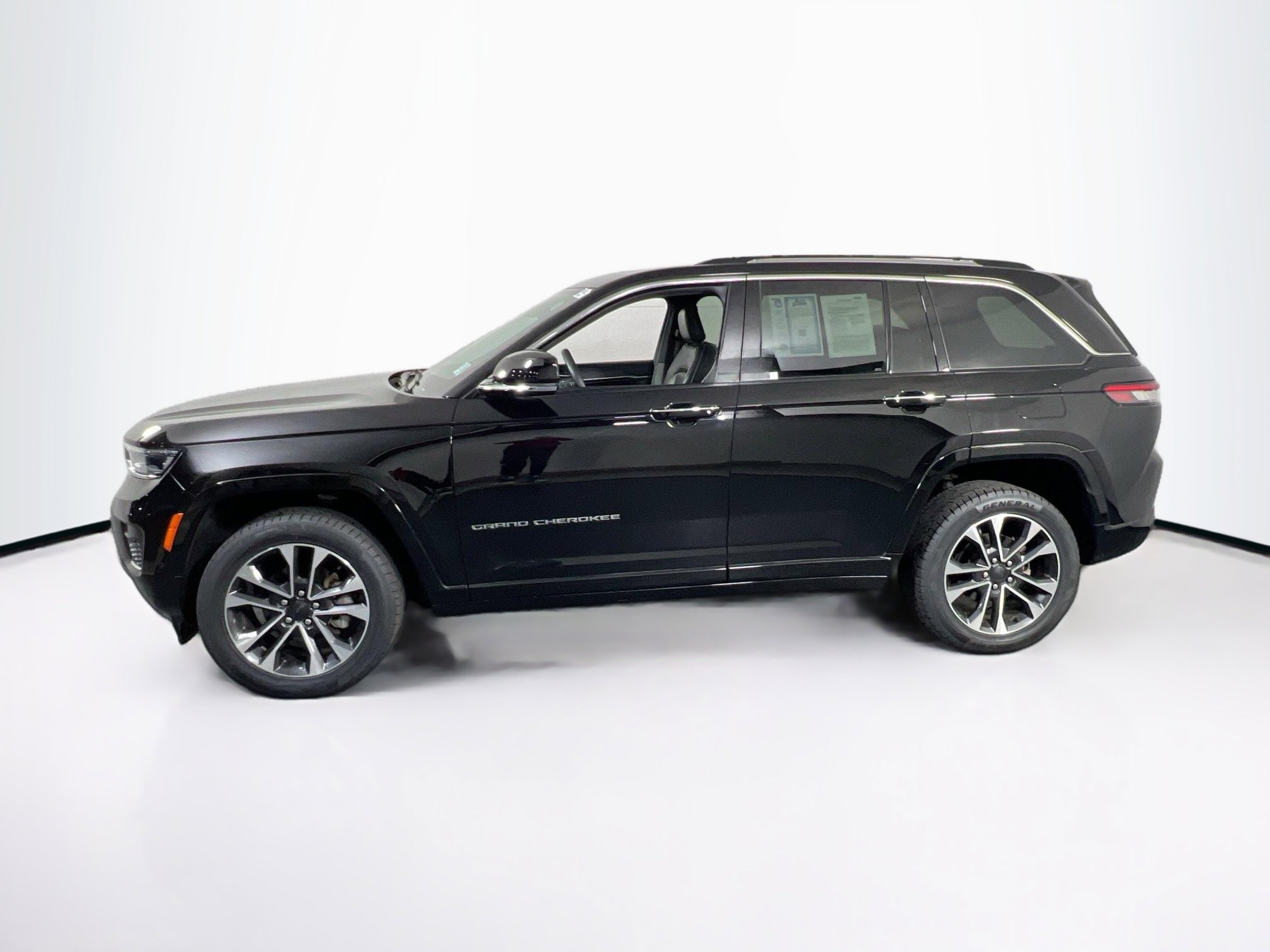 Used 2022 Jeep Grand Cherokee Overland AWD/4WD image 8