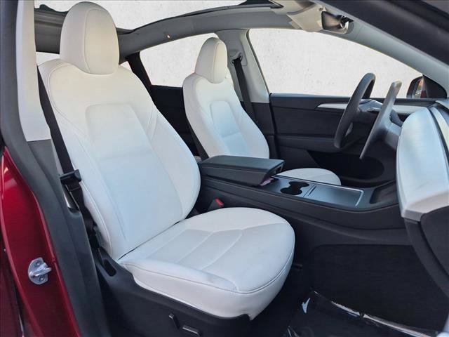 Used 2024 Tesla Model Y Long Range AWD/4WD image 21