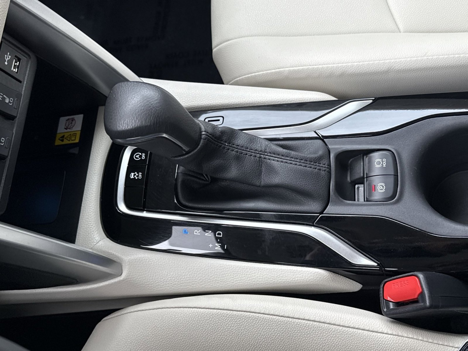 Used 2022 Toyota Corolla Cross XLE w/ Convenience Package image 21