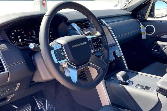 New 2026 Land Rover Discovery Dynamic SE image 7