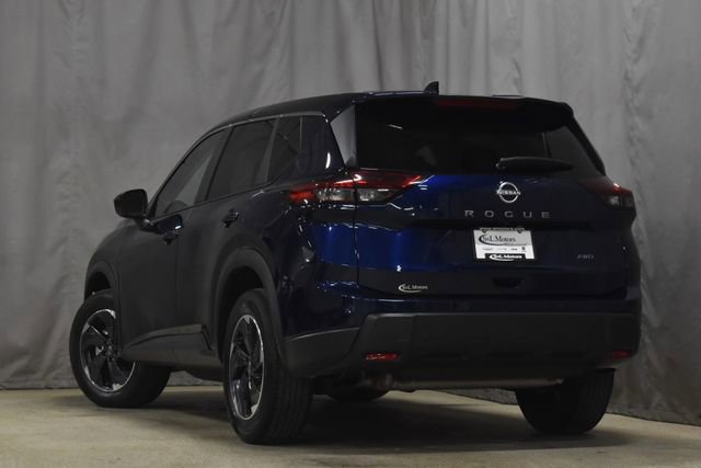 Used 2025 Nissan Rogue SV image 2