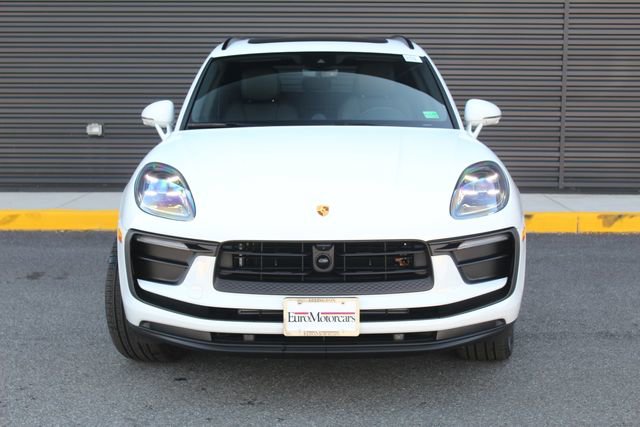 Certified 2026 Porsche Macan image 11