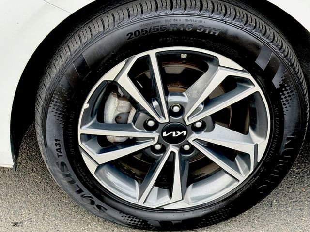 Used 2024 Kia Forte LXS image 16