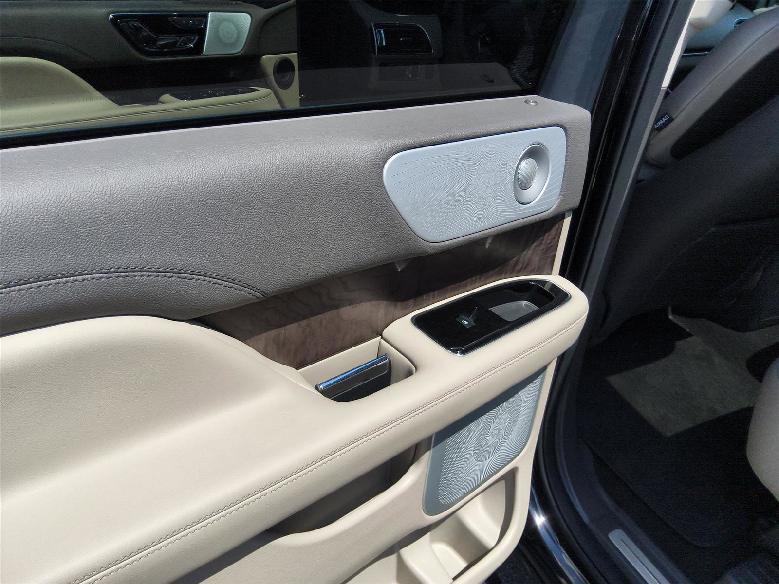 Used 2024 Lincoln Navigator L Reserve AWD/4WD image 17