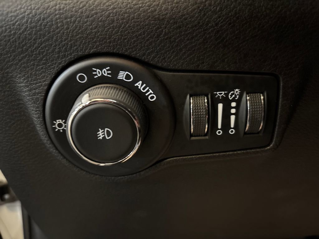 Used 2024 Jeep Compass Latitude w/ Convenience Group image 29