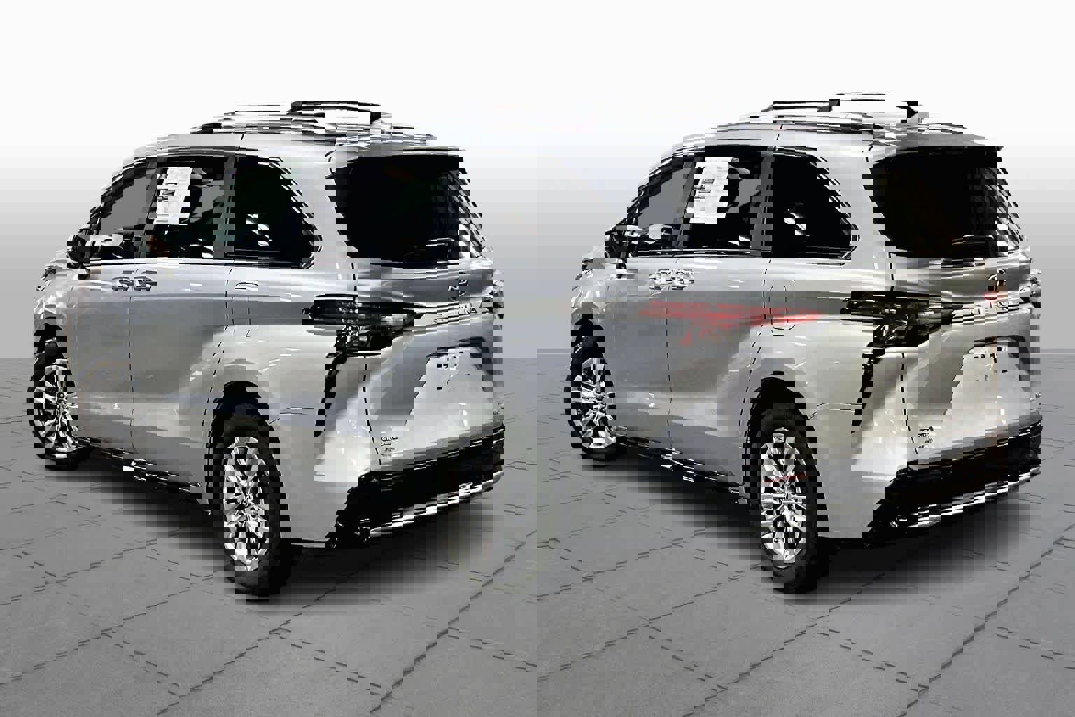 Used 2023 Toyota Sienna Limited image 12