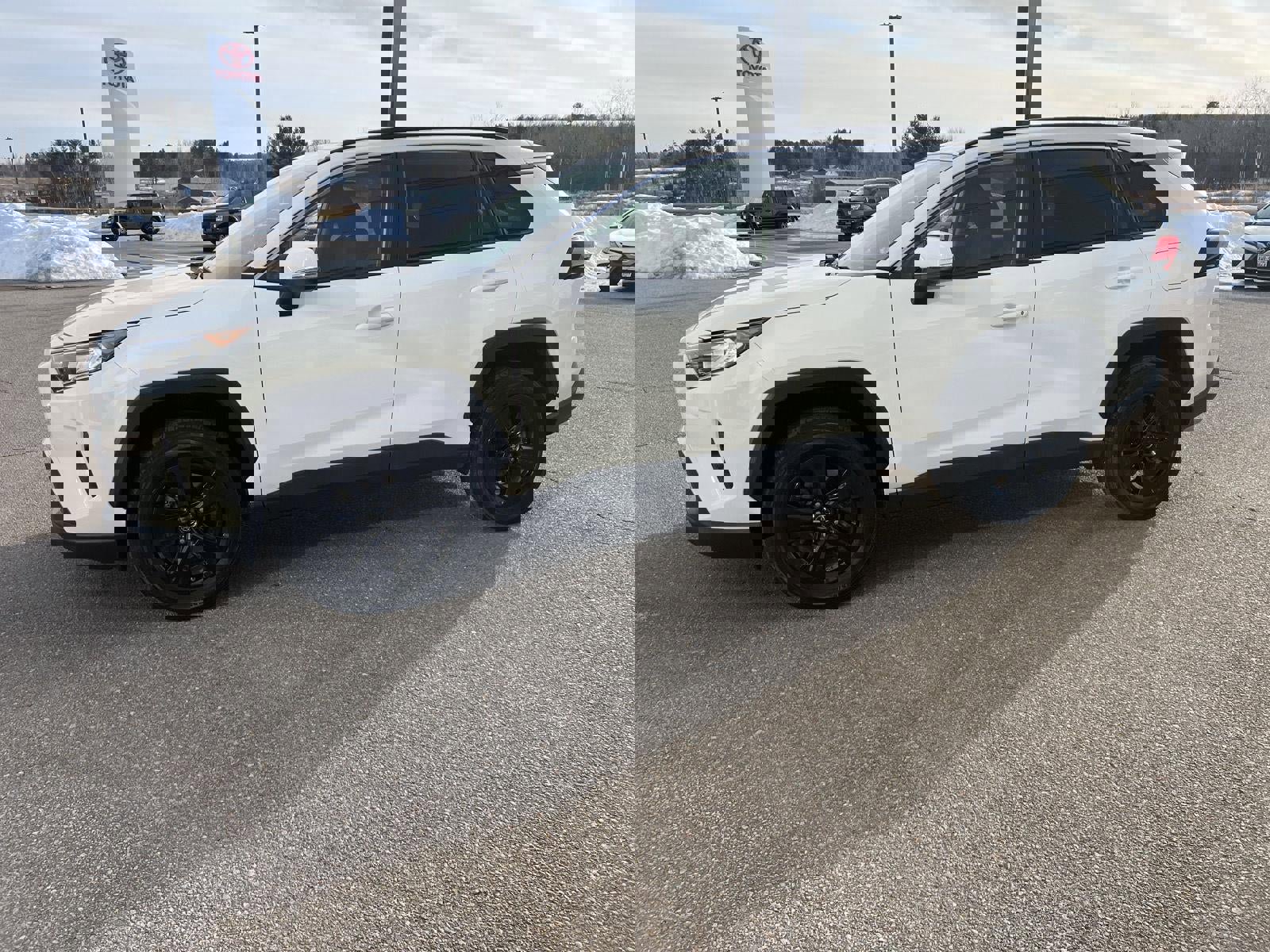 Used 2019 Toyota RAV4 XLE w/ Convenience Package image 11