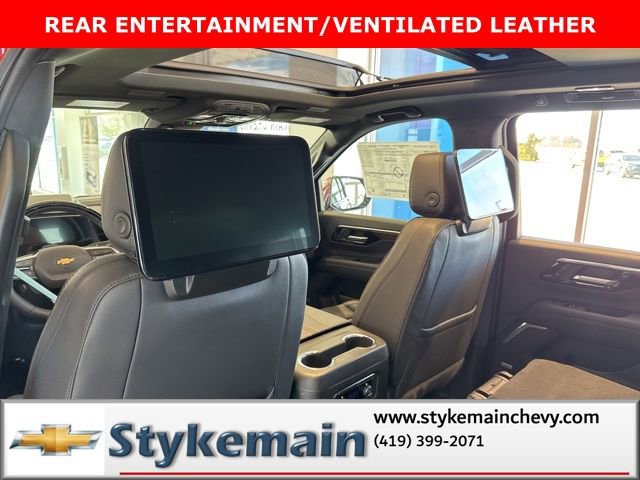 New 2026 Chevrolet Suburban High Country image 3