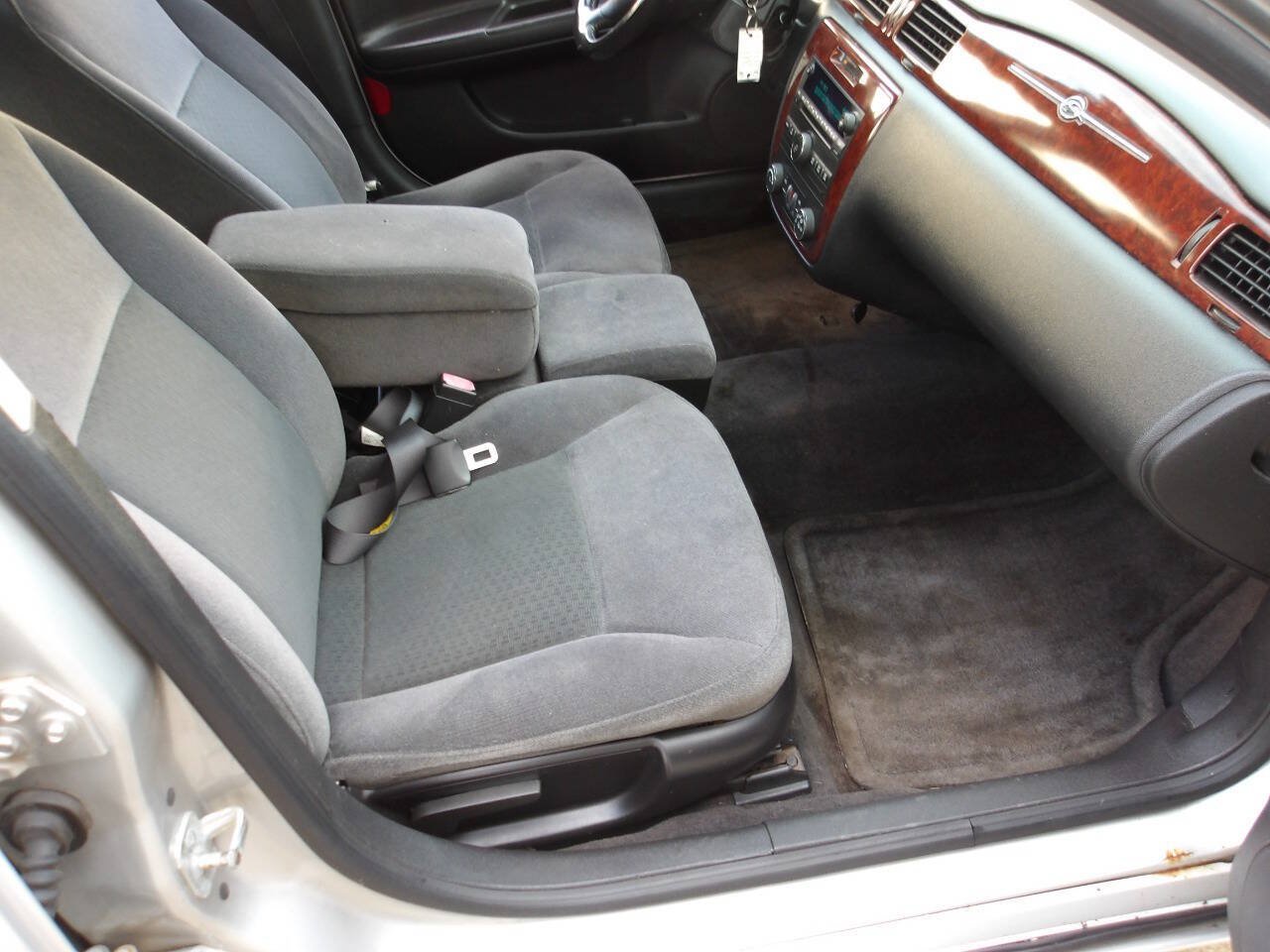 Used 2007 Chevrolet Impala LT w/ Preferred Equipment Group FWD image 6