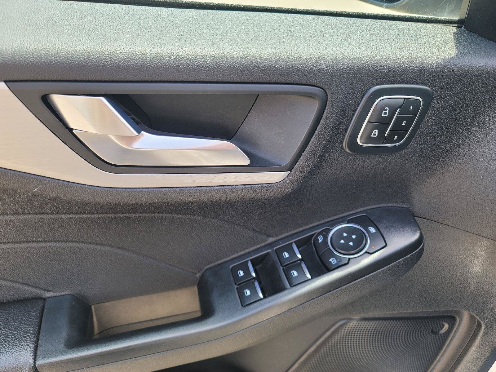 Used 2024 Ford Escape Platinum AWD/4WD image 20