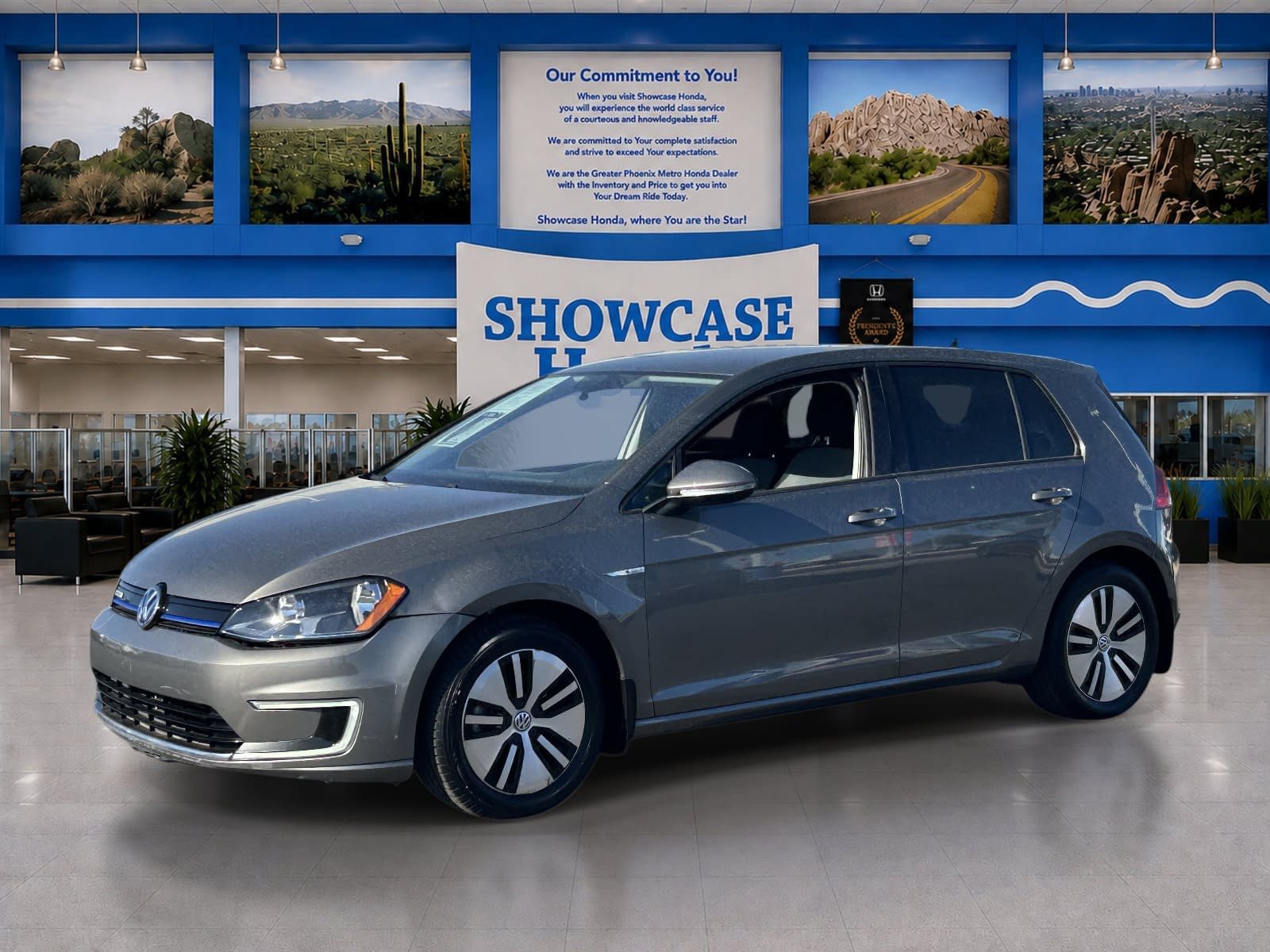 Used 2016 Volkswagen e-Golf SE w/ DC Fast Charging Package FWD image 2