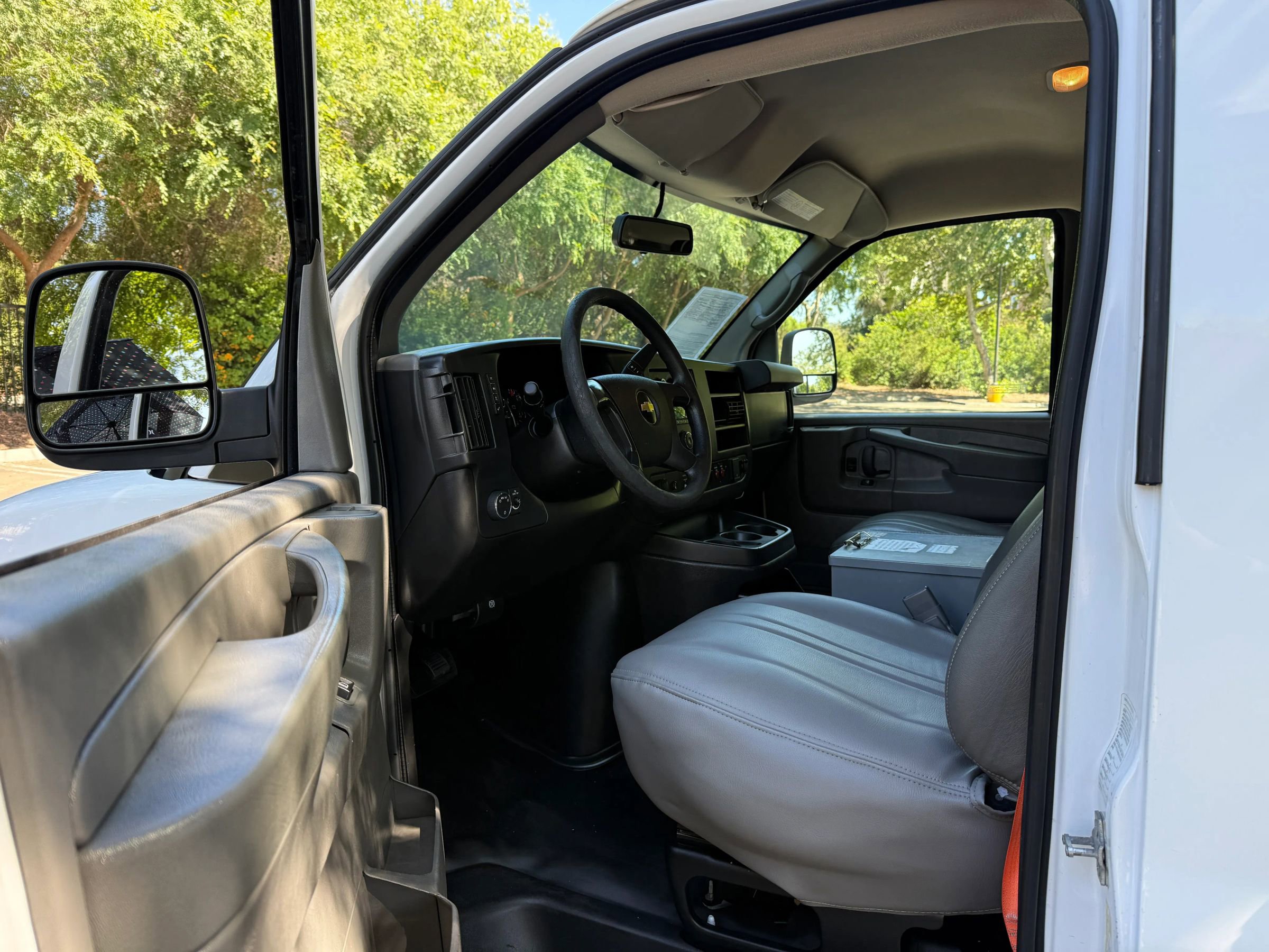 Used 2015 Chevrolet Express 2500 image 8