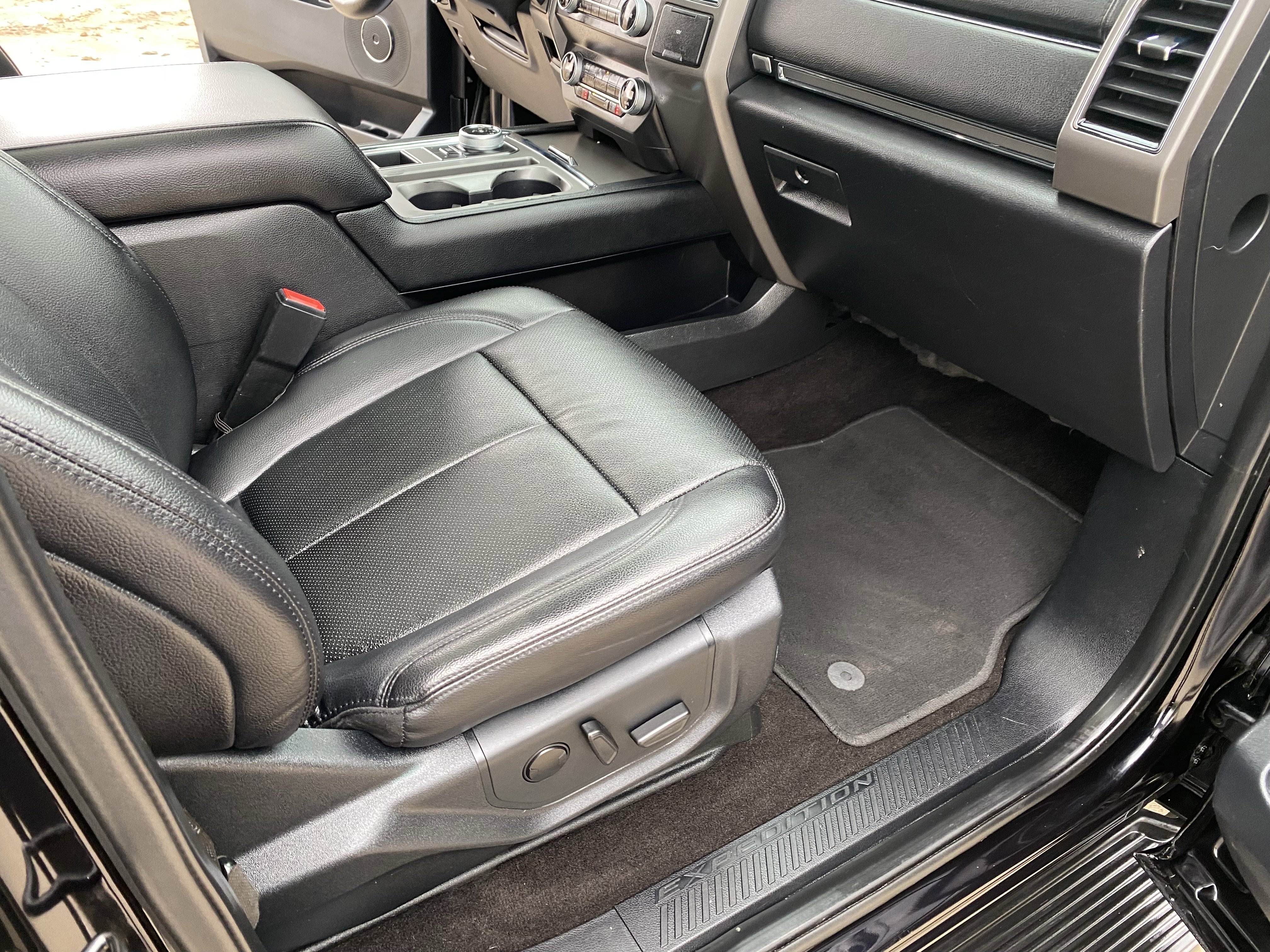 Used 2020 Ford Expedition Max XLT w/ Equipment Group 202A image 13