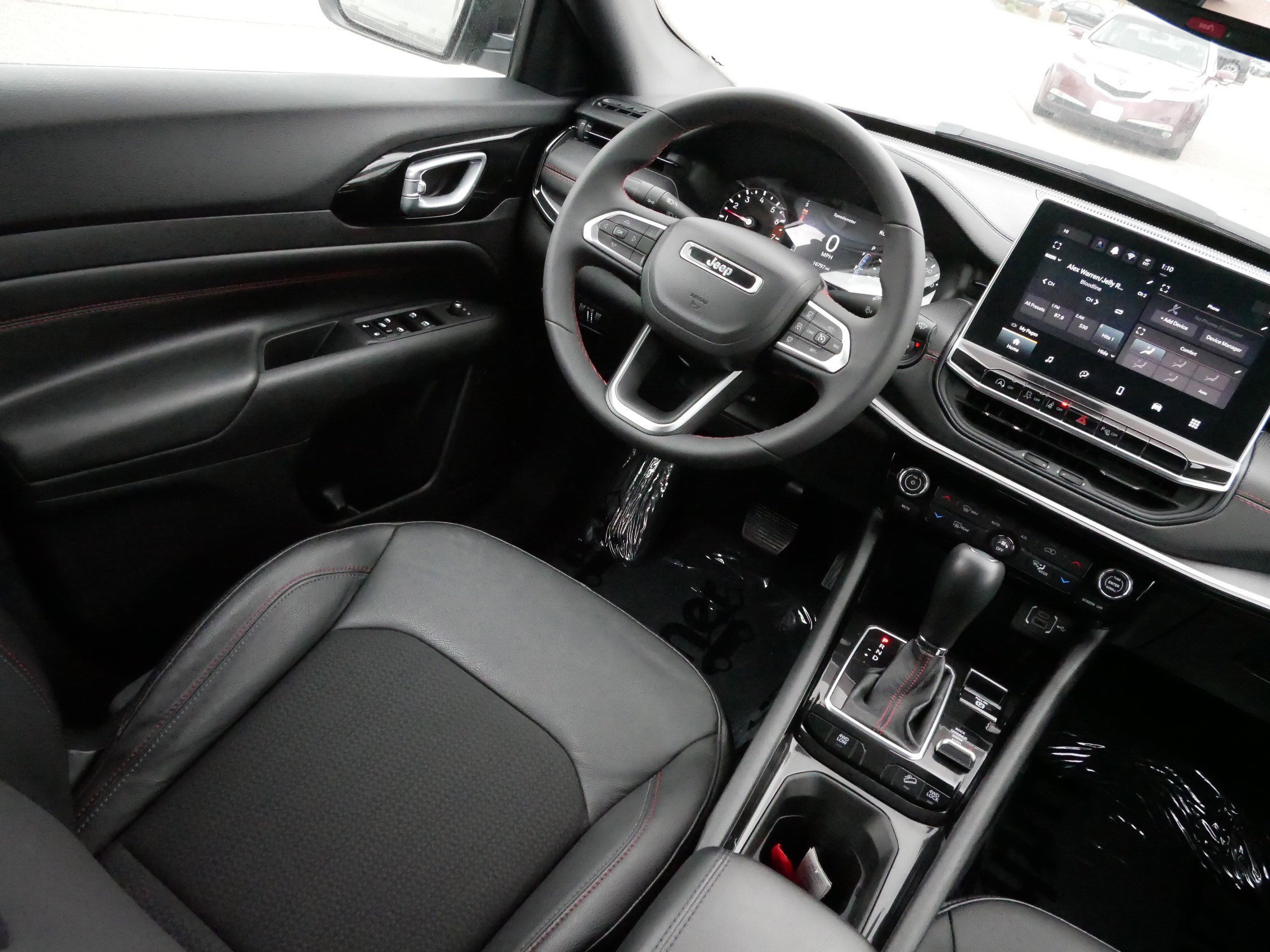 Used 2024 Jeep Compass Trailhawk image 9