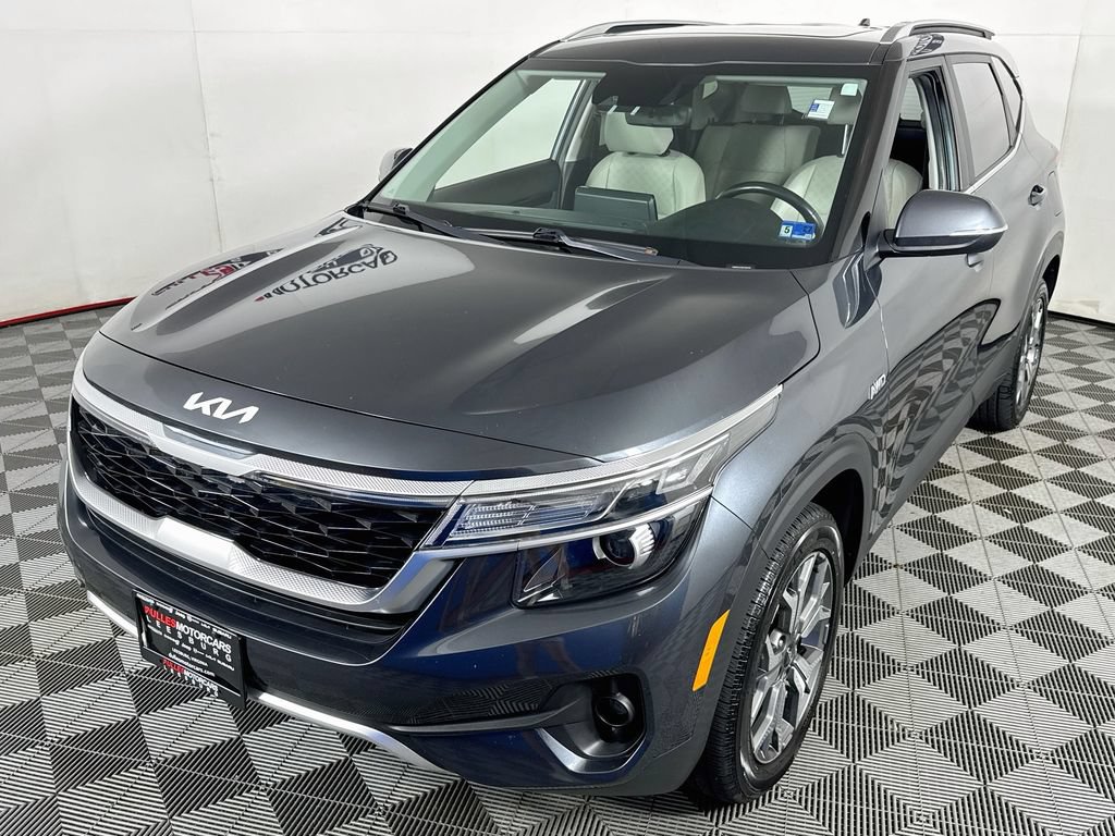 Used 2022 Kia Seltos EX AWD/4WD image 3