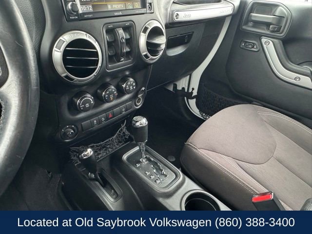 Used 2015 Jeep Wrangler Unlimited Sahara w/ Connectivity Group image 32