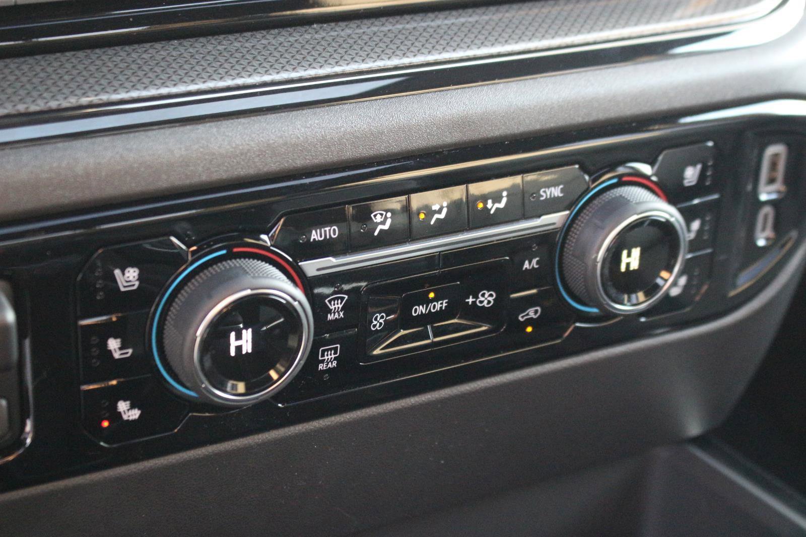 Used 2025 Chevrolet Silverado 1500 ZR2 w/ Technology Package image 28