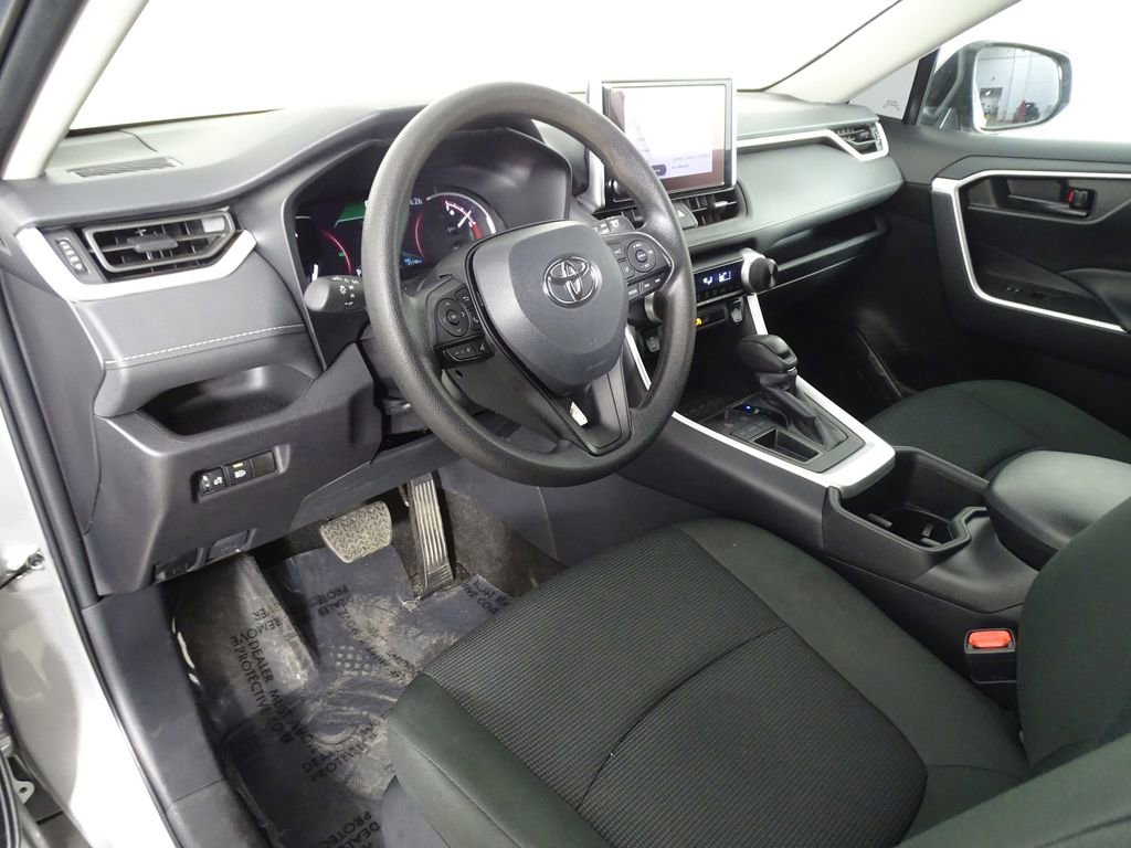 Used 2024 Toyota RAV4 LE image 18