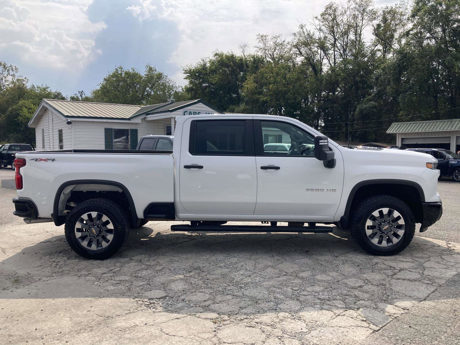 Used 2024 Chevrolet Silverado 2500 Custom w/ Custom Value Package image 2