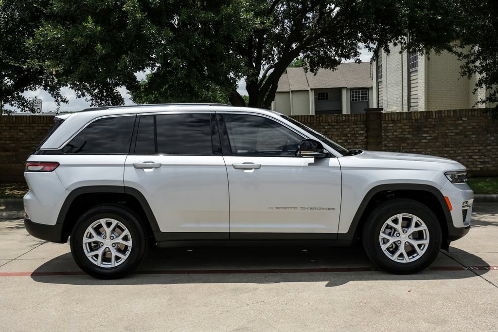 Used 2023 Jeep Grand Cherokee Limited AWD/4WD image 14
