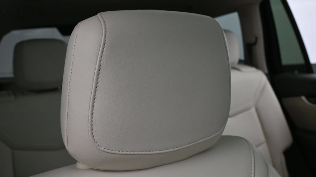 Certified 2024 Cadillac XT6 Premium Luxury FWD image 18