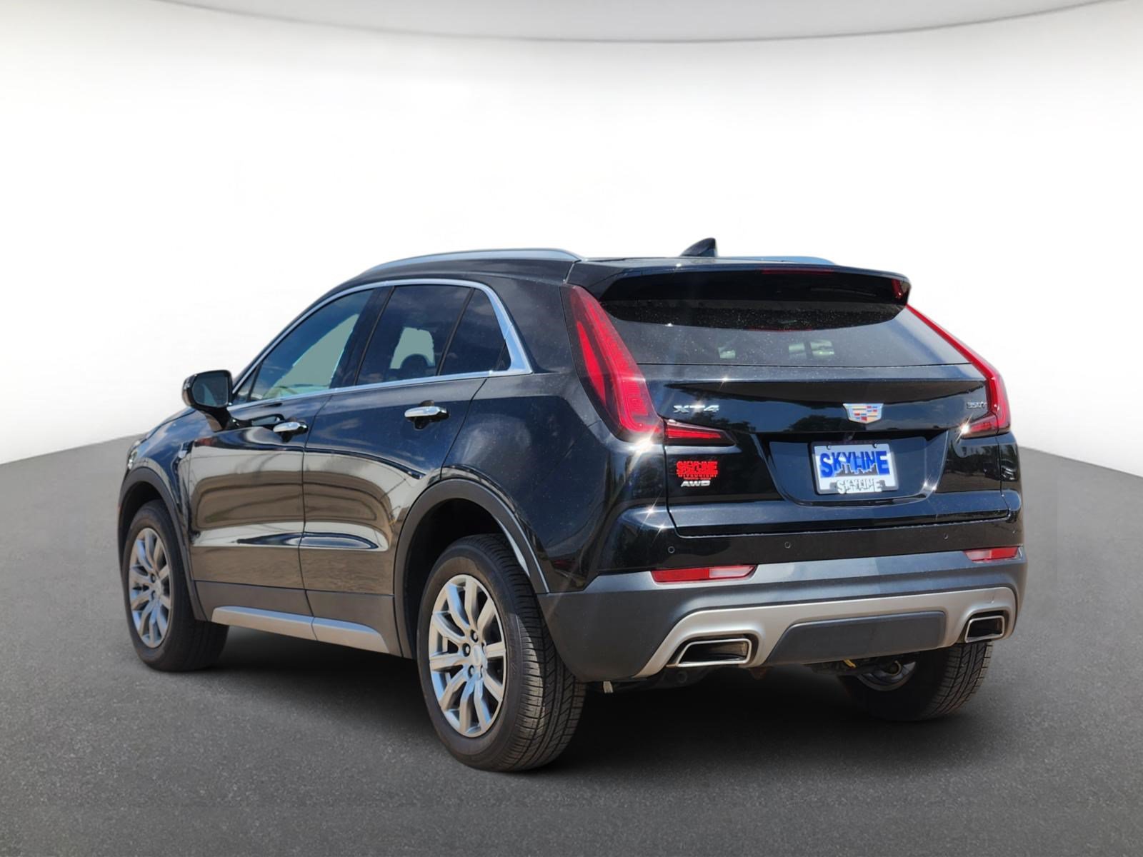 Used 2023 Cadillac XT4 Premium Luxury w/ Cold Weather Package AWD/4WD image 4