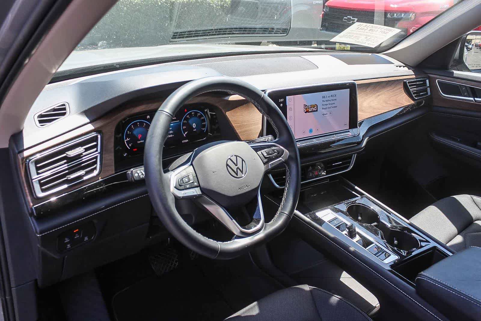 Used 2024 Volkswagen Atlas SE FWD image 22