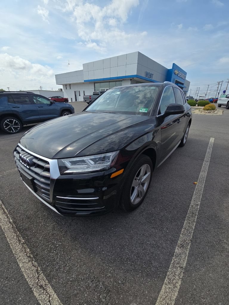 Used 2018 Audi Q5 2.0T Premium Plus w/ Premium Plus Package AWD/4WD image 2