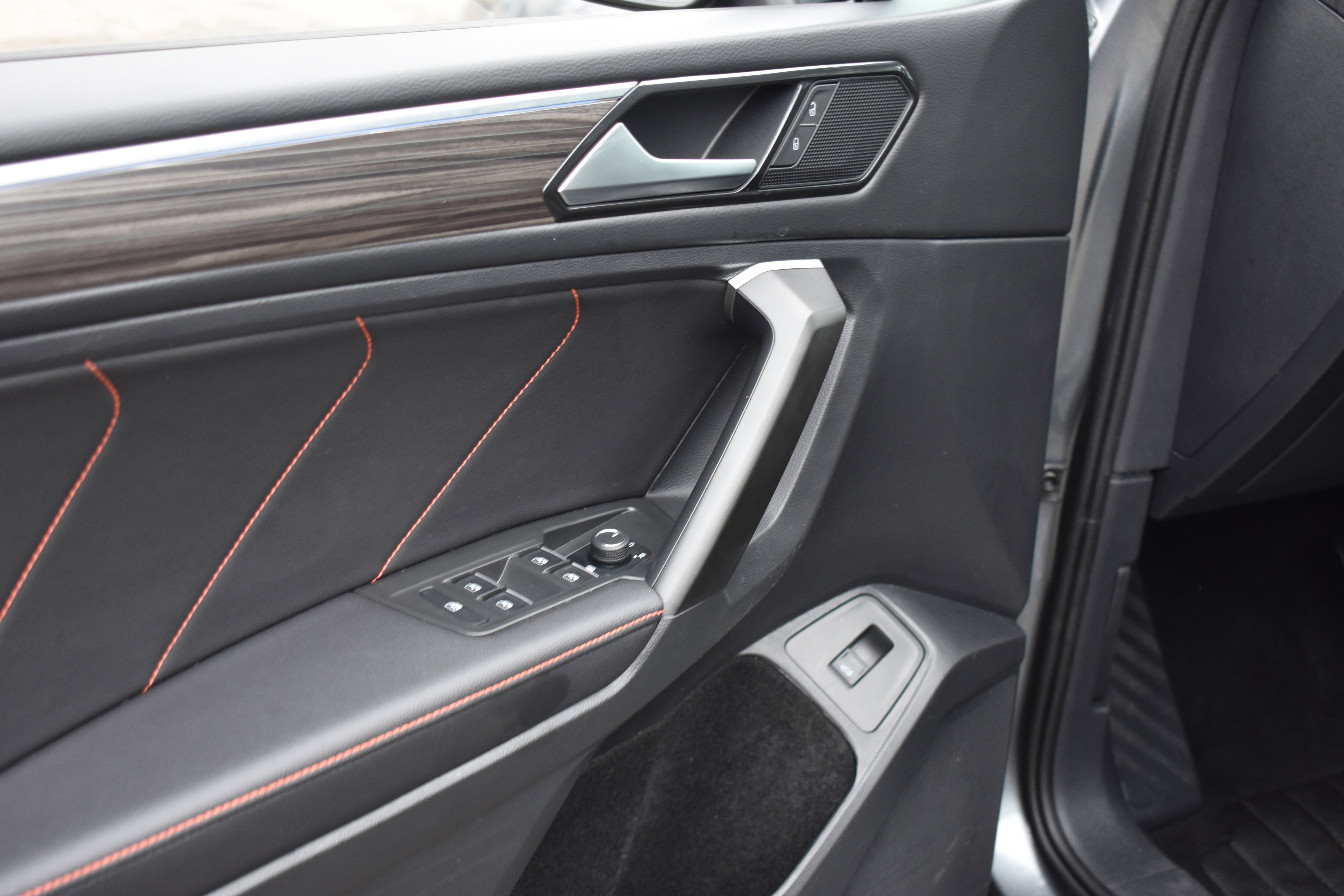 Used 2024 Volkswagen Tiguan Wolfsburg Edition image 24