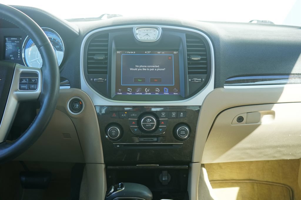 Used 2013 Chrysler 300 AWD w/ Driver Convenience Group image 22