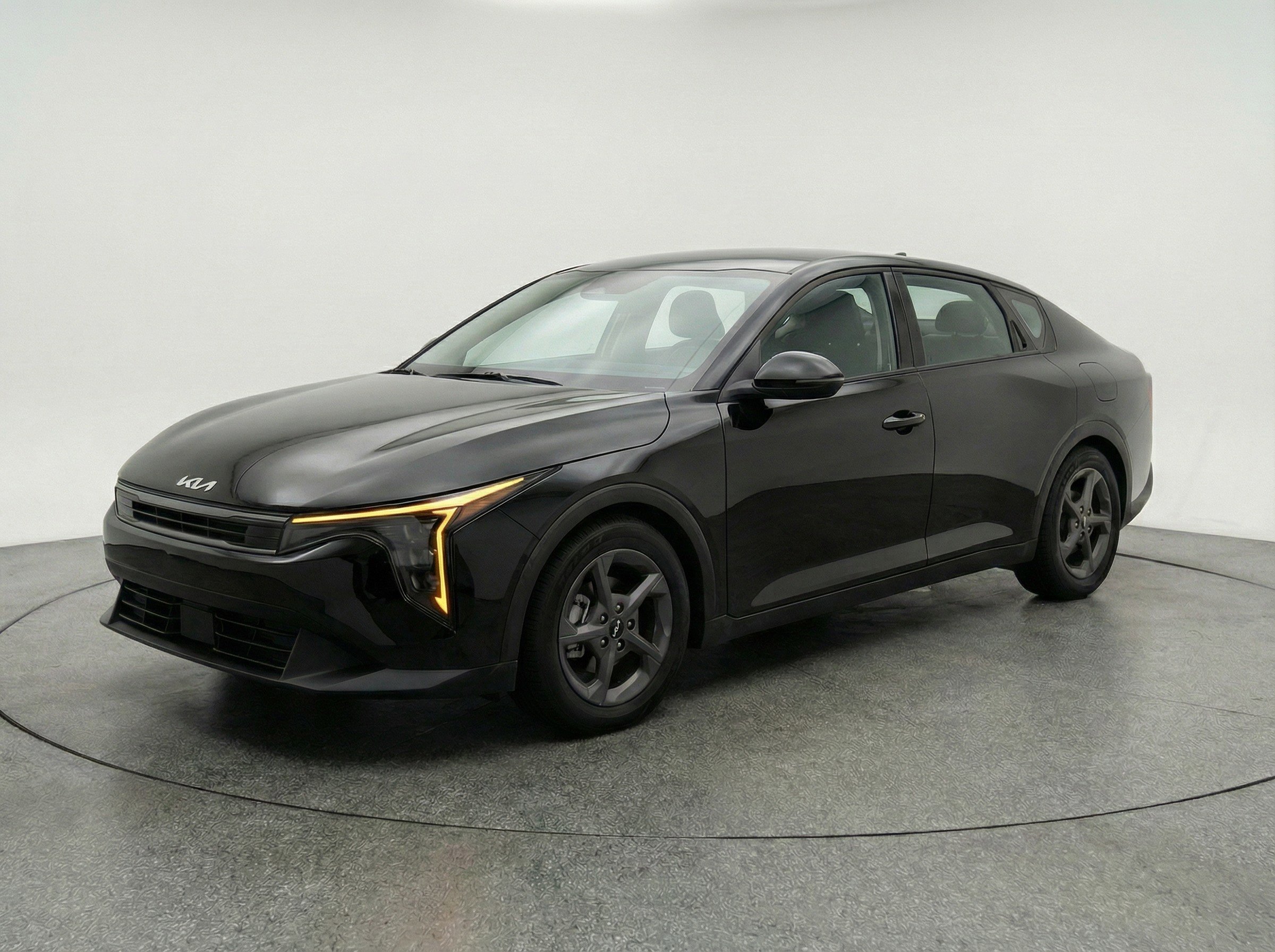 Used 2025 Kia K4 LXS image 3