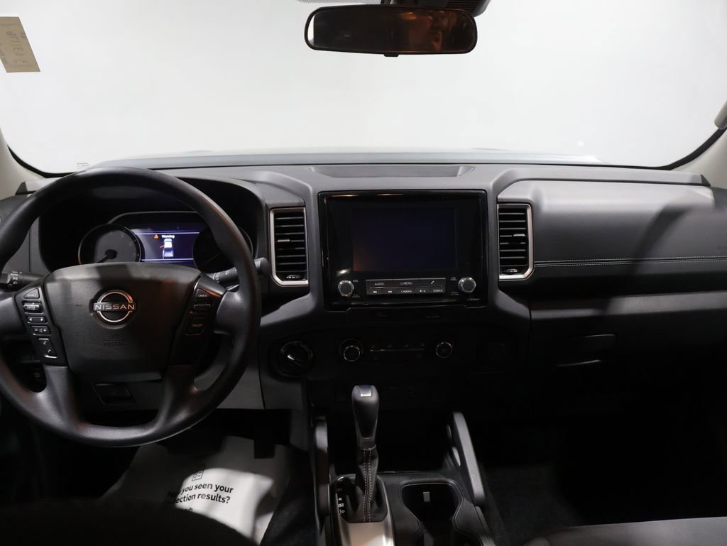 Used 2024 Nissan Frontier SV image 16