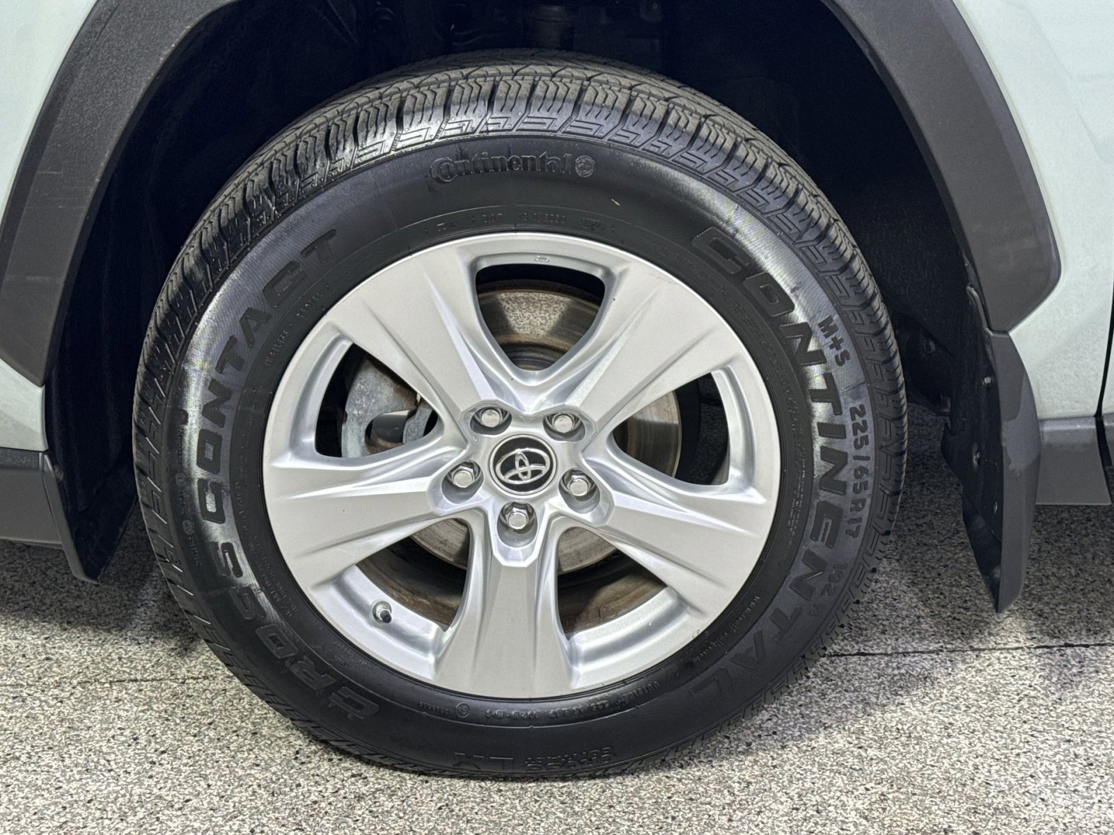 Used 2019 Toyota RAV4 XLE w/ Convenience Package image 16