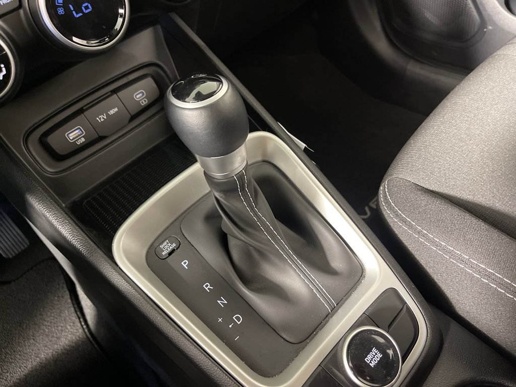 Certified 2025 Hyundai Venue SEL FWD image 24