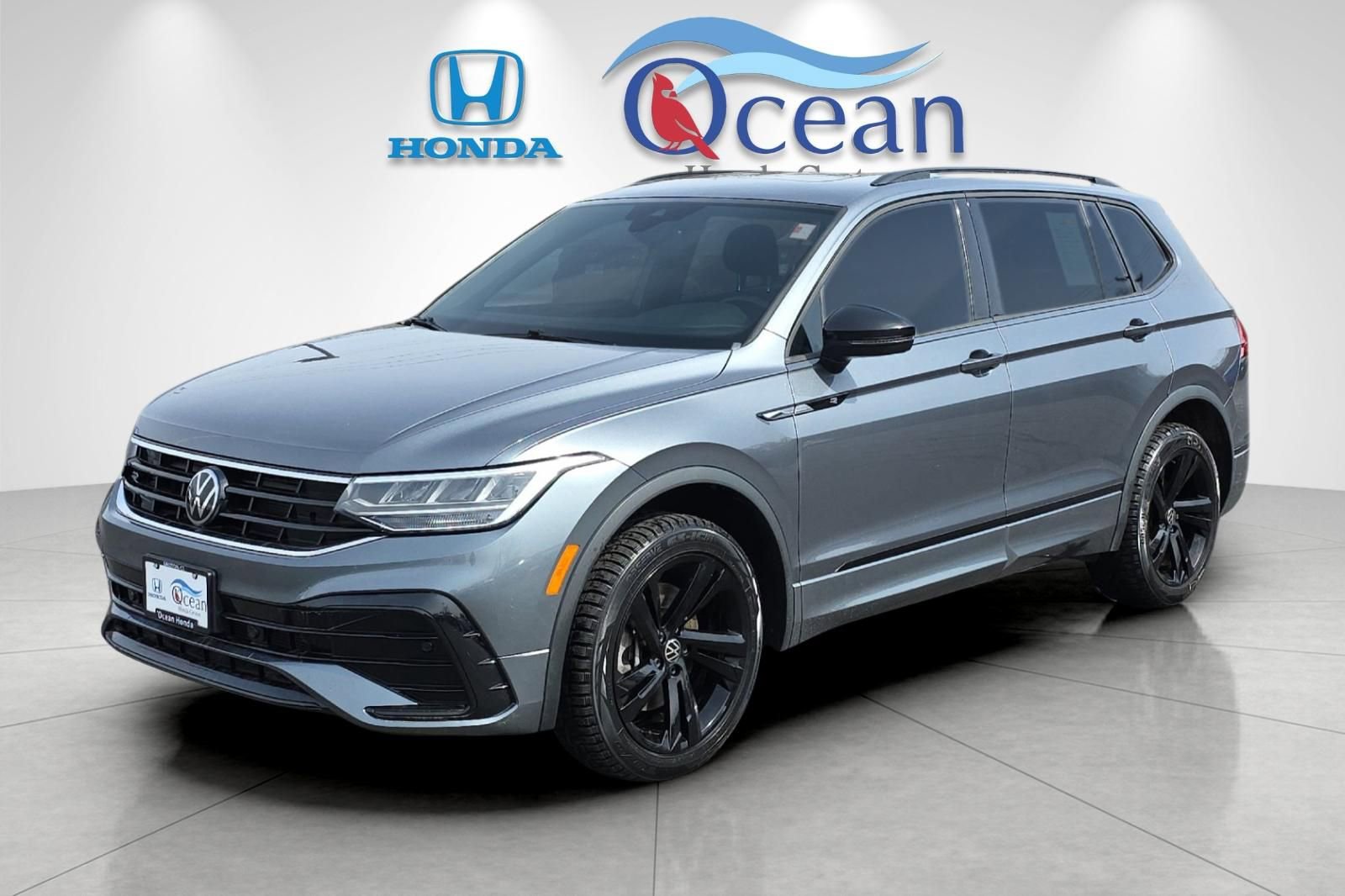 Used 2023 Volkswagen Tiguan SE R-Line image 34