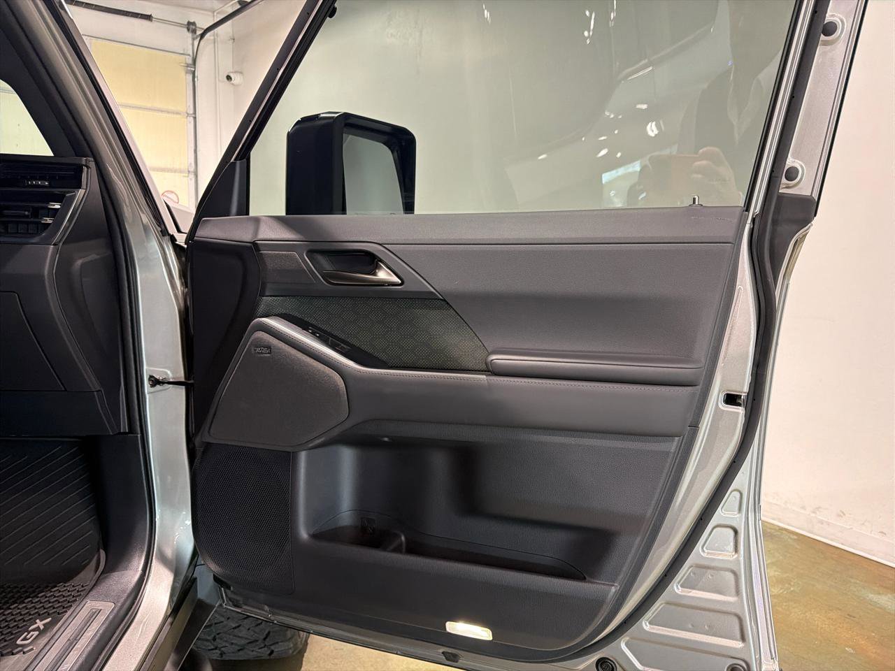 Used 2024 Lexus GX 550 image 32