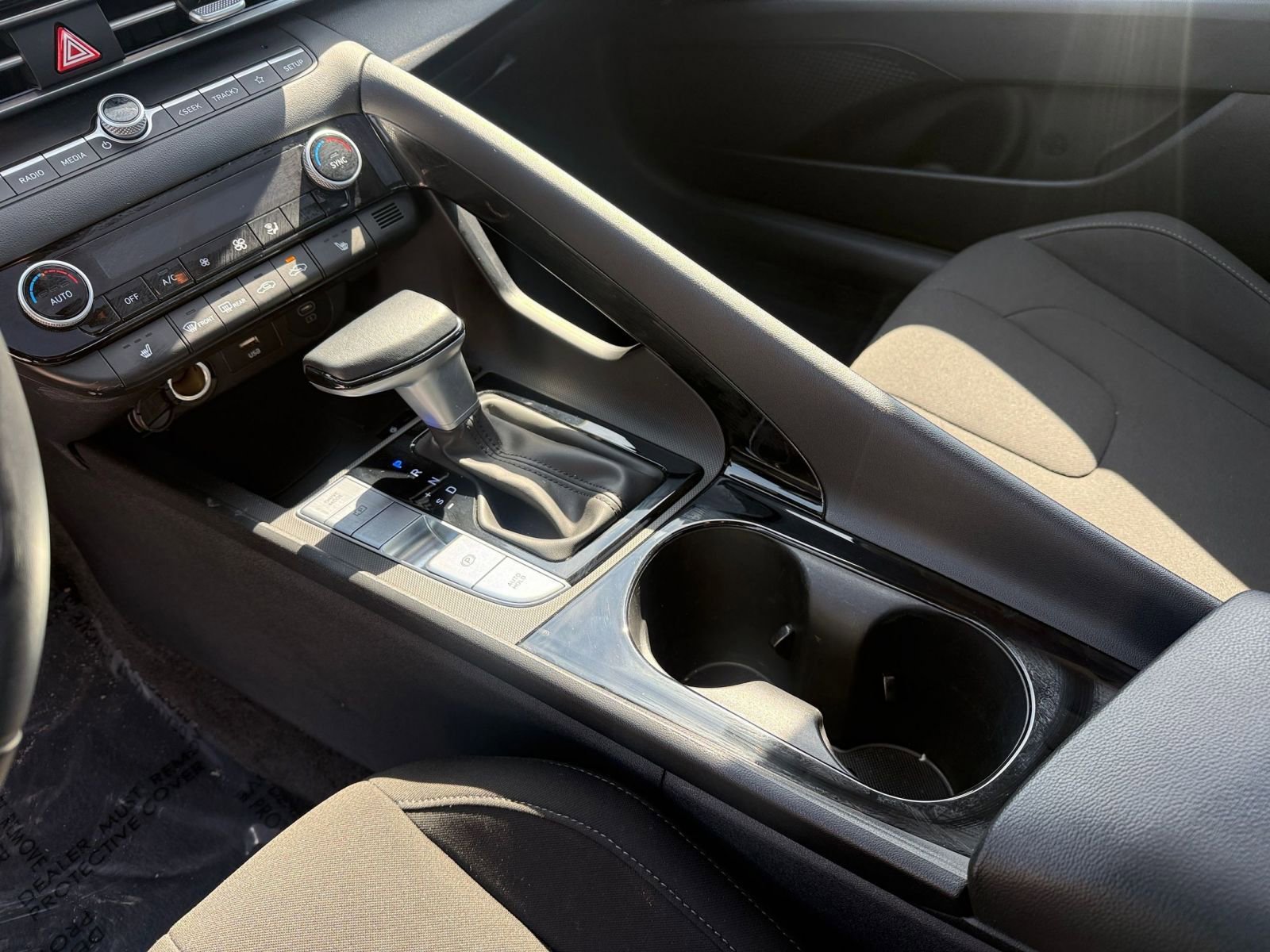 Used 2025 Hyundai Elantra SEL image 43